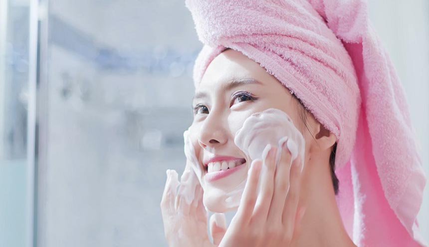 Perbedaan Facial Wash dan Facial Foam
