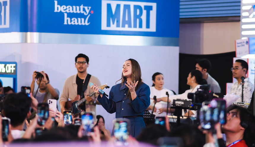 Hari Terakhir BeautyHaul Mart: Raisa Sukses Bikin Melow Ratusan Orang di kelapa Gading