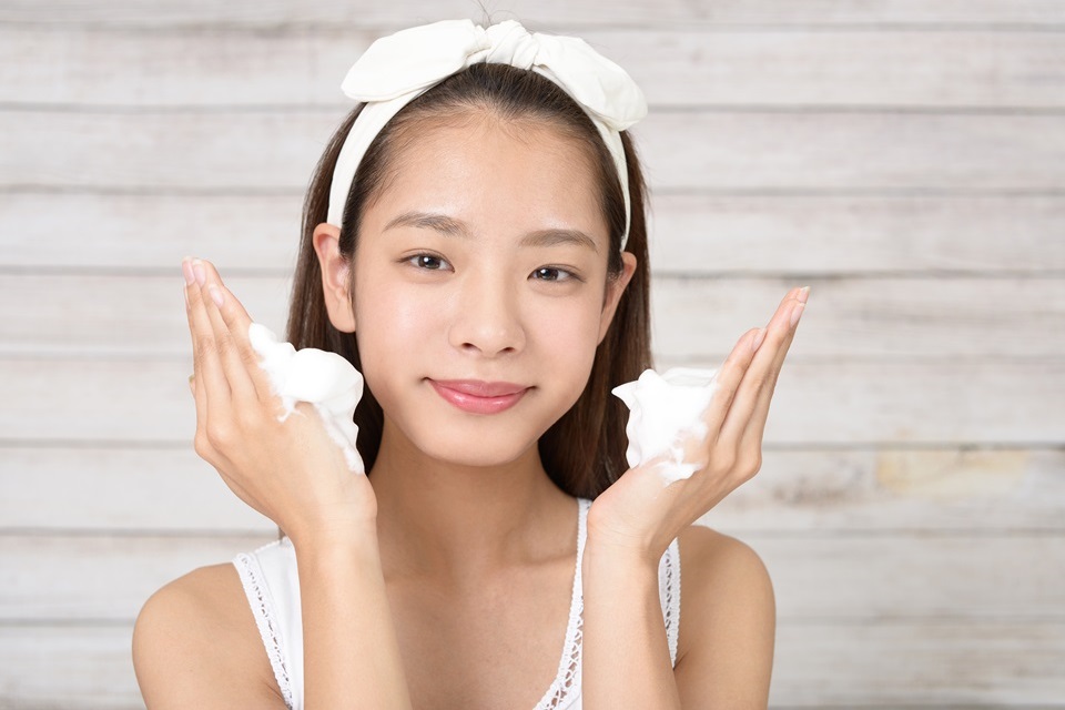 Mengenal Perbedaan Cleanser dan Facial Wash dalam Rangkaian Skincare